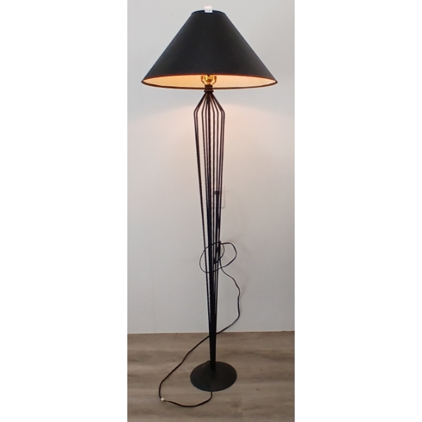 METAL FLOOR LAMP