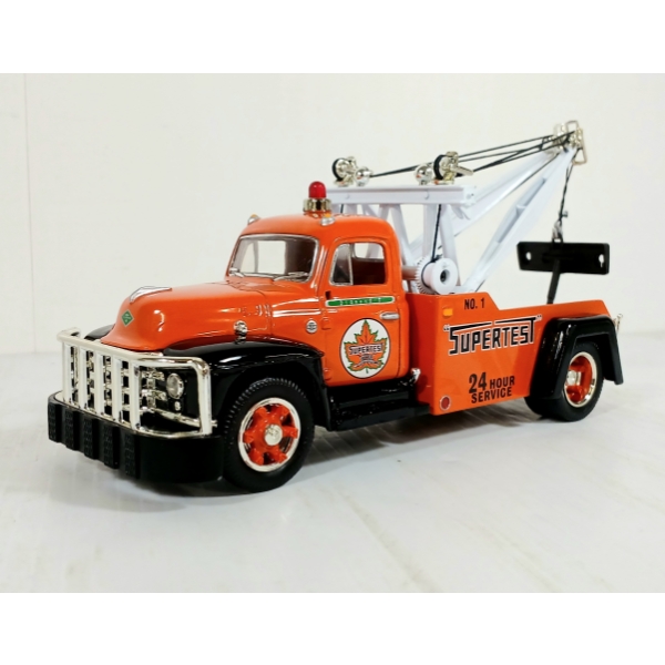 FIRST GEAR DIECAST 1955 DIAMOND-T TOW TRUCK MODEL 