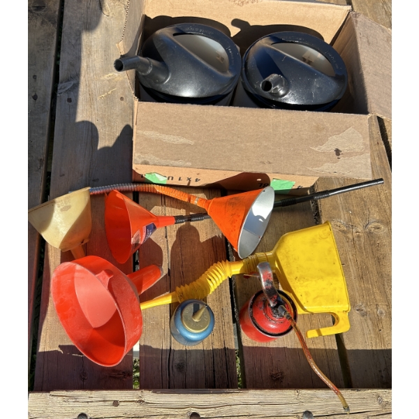 JOB LOT - FUNNELS, OIL JUGS