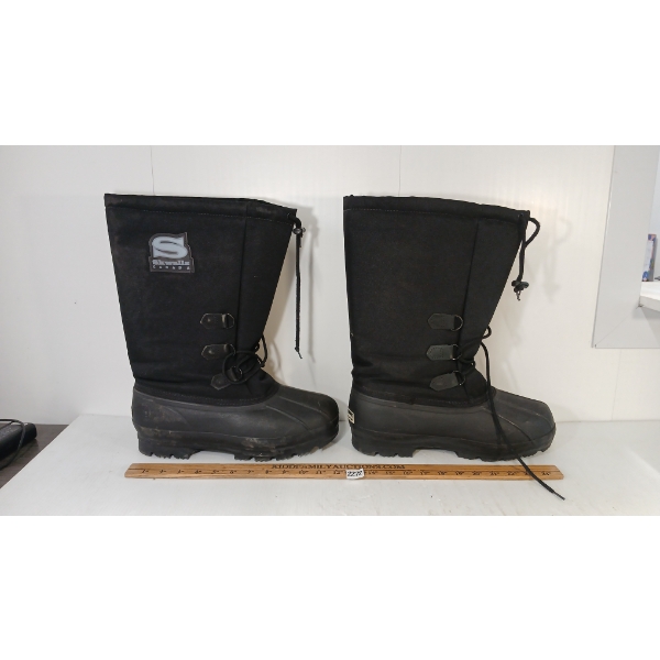 PAIR OF SKYWALLZ CANADA 3M THINSULATE BOOTS
