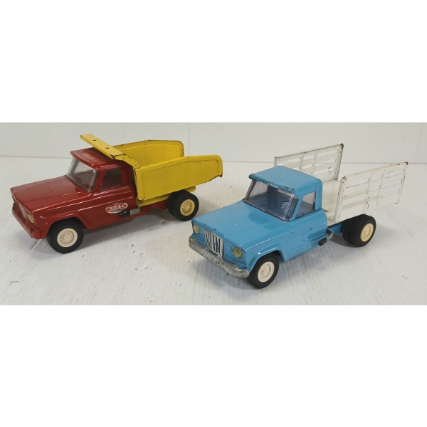 LOT OF 2 - TONKA PRESSED STEEL DUMP TRUCK & FARM TRUCK LOADER