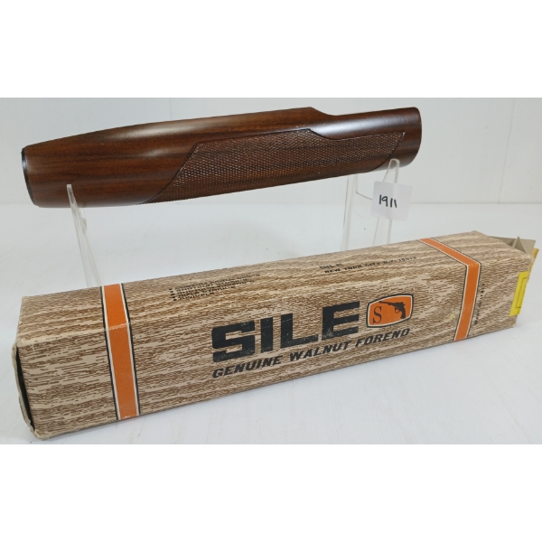 SILE WINCHESTER MODEL 12 12 GA FOREND - AS NEW