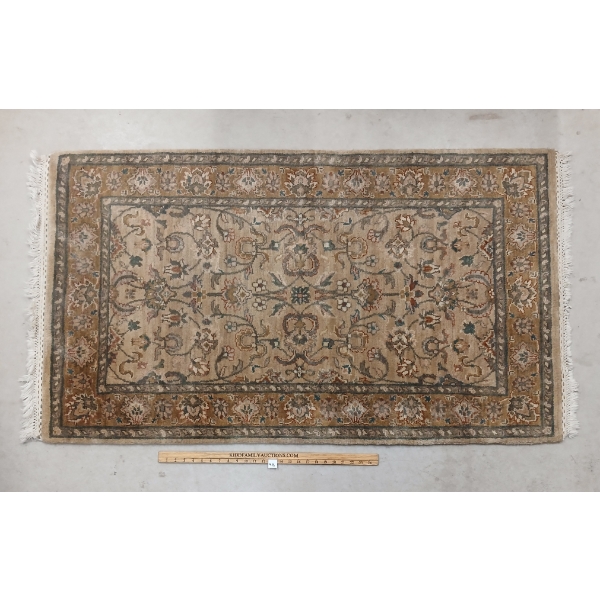 INDIAN HANDMADE KNOTTED RUG
