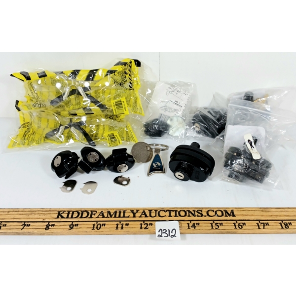 LOT OF 11 - 2X SAFETY GLASSES & 9X TRIGGER LOCKS