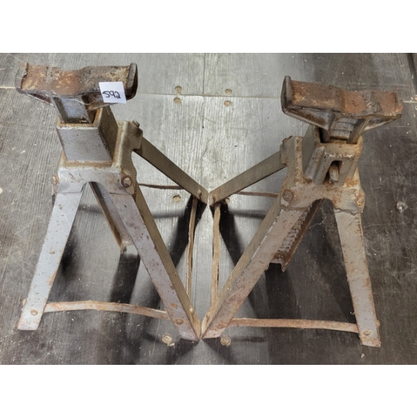 LOT OF 2 - CAR JACKS