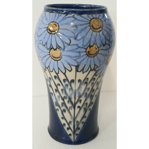 ROYAL DOULTON DAISY VASE - CIRCA 1910-1925