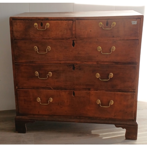 GEORGIAN CHEST OF DRAWERS