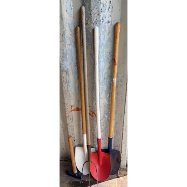 LOT OF 5 - GARDEN TOOLS - INCL SLEDGE HAMMER
