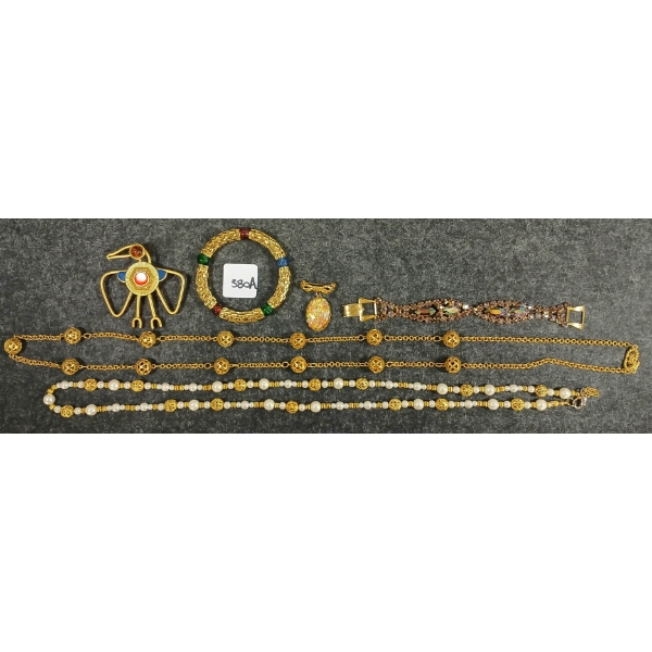 LOT OF 6 - GOLD TONED BROOCHES, BRACELETS & NECKLACES