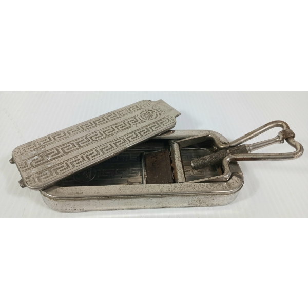 1927 ROLLS RAZOR SET