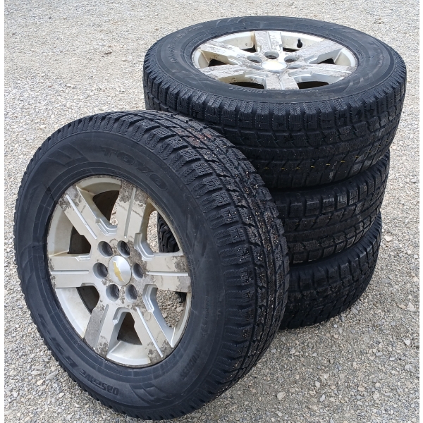 LOT OF 4 - TOYO GSI OBSERVE 265 / 65 R18 114 WINTER TIRES