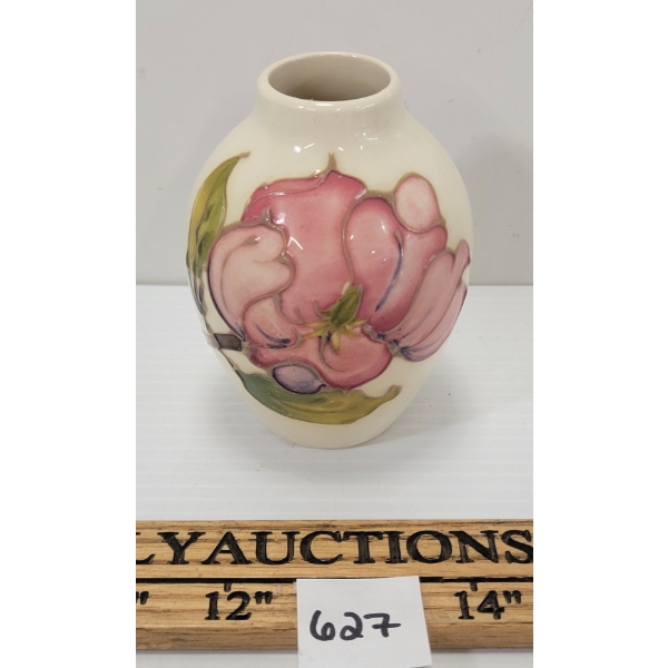 MOORCROFT MAGNOLIA FLOWER VASE