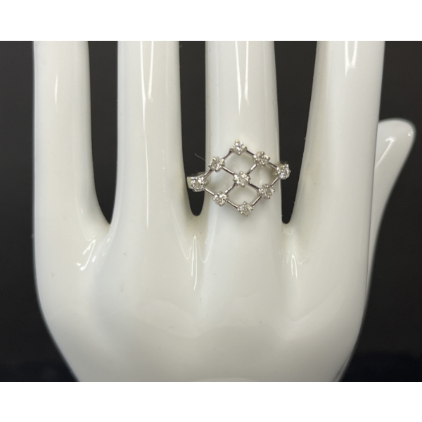10K WHITE GOLD LADIES RING - MARKED JSN