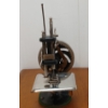 Image 5 : SINGER MODEL 20 MINIATURE SEWING MACHINE