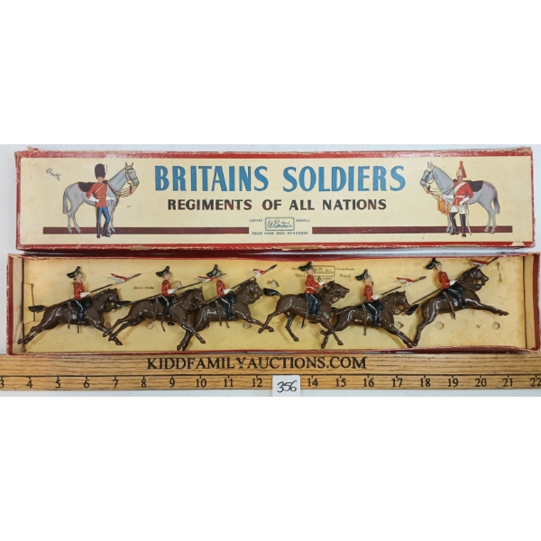 BRITAINS SOLDIERS LEAD FIGURES - NO. 44 THE QUEEN'S BAYS (2ND DRAGOON GUARDS)