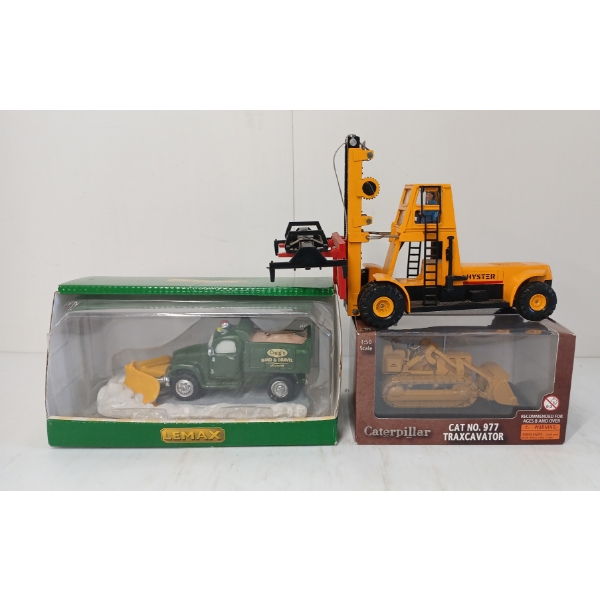 LOT OF 3 - CORGI HYSTER CHALLENGER 800, NORSCOT CAT NO. 977 TRAXCAVATOR & LEMAX PLOW