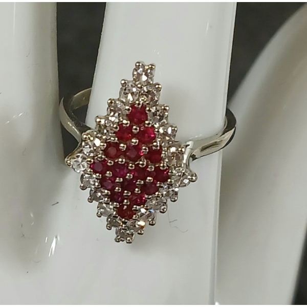 LADIES' 18K WHITE GOLD NAVETTE RING W/ DIAMOND & RUBIES CLUSTER