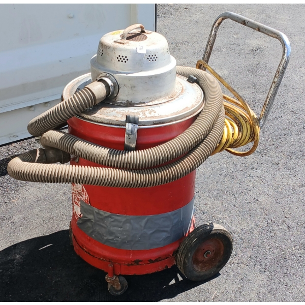 MILWAUKEE WET-DRY VAC - 9GAL