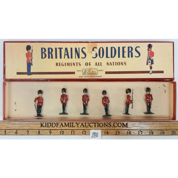 BRITAINS SOLDIERS LEAD FIGURES - NO. 2078 IRISH GUARDS