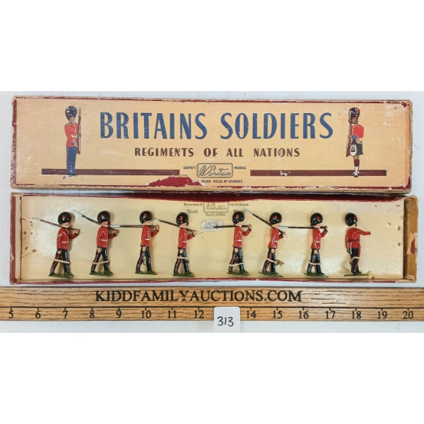 BRITAINS SOLDIERS LEAD FIGURES - NO. 1515 COLDSTRAM GUARDS