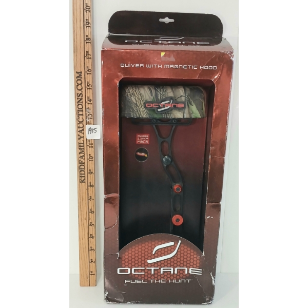 OCTANE QUIVER W/ MAGNETIC HOOD
