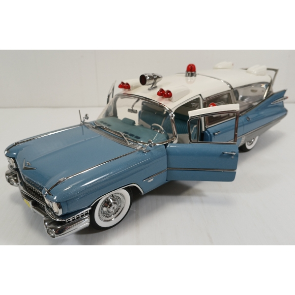 PRECISION DIECAST 1959 CROWN ROYALE AMBULANCE