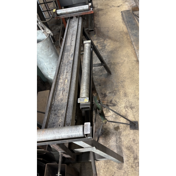 PORTABLE ROLLER TABLE W / EXTENTION ROLLER - 4 FOOT