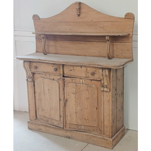 EUROPEAN PINE SIDEBOARD W/ KEY