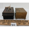 Image 4 : LOT OF 2 - UNMARKED BRASS & TIN MINI COIN BANKS