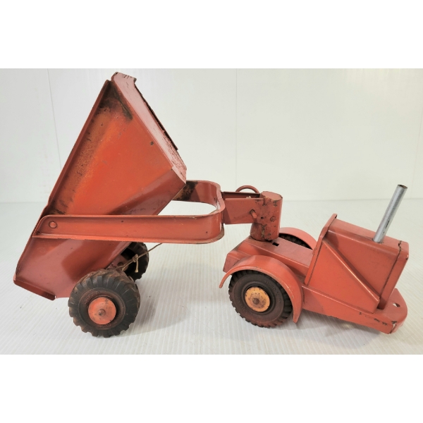 LUMAR PRESSED STEEL TRACTOR W/ DUMP TRAILER