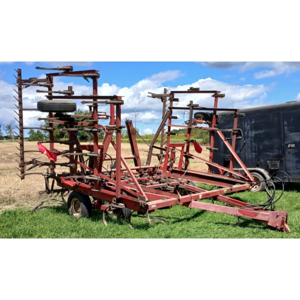 INTERNATIONAL 4500 VIBRASHANK CULTIVATOR - 26FT