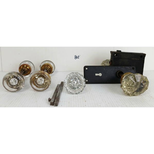 LOT OF 6 - DECORATIVE GLASS DOORKNOBS & HARDWARE