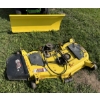 Image 4 : JOHN DEERE GT235 LAWN TRACTOR & MOWER DECK