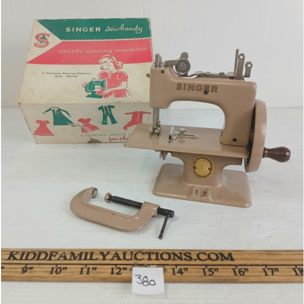 SINGER SEWHANDY CHILD'S SEWING MACHINE 