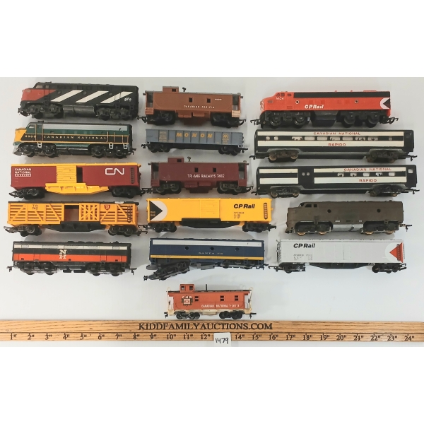 LOT OF 16 - HO SCALE MODEL TRAINS - TRI-ANG, ATHEARN, MARX, ETC