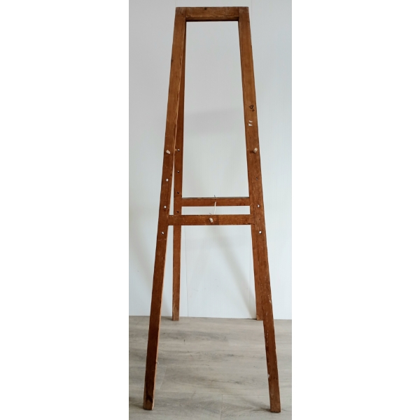 ADJ EASEL - WOOD
