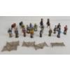Image 2 : LOT OF 25 - BRITAINS LTD LEAD FIGURES - INCL COWBOYS, FARMERS, HORSES, ETC