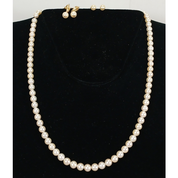 LOT OF 3 - PEARL STRING NECKLACE & STUD EARRINGS