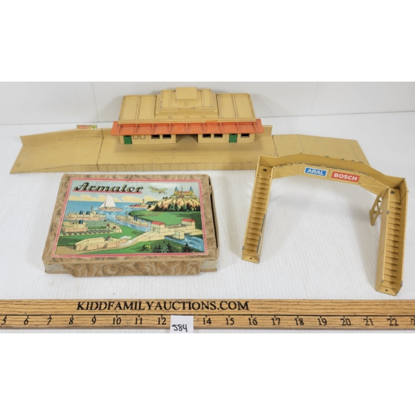 LOT OF 2 - HORNBY-DUBLO SERVICE STATION - ARMATOR BUILDING BRICKS