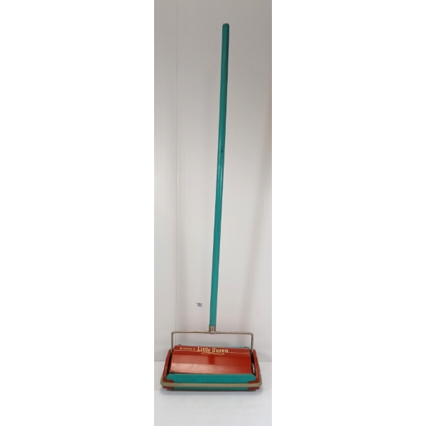 BISSEL'S LITTLE QUEEN CARPET SWEEPER