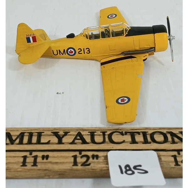 HOBBYMASTER DIECAST T-6 TEXAN TRAINER MODEL - NORTH AMERICAN HARVARD MK. IV