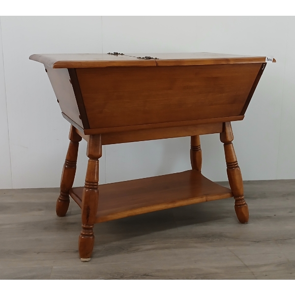 MAPLE LIFT TOP END TABLE