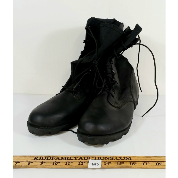PAIR OF MEN'S WELLCO MILITARY DUTY BOOTS - AS NEW