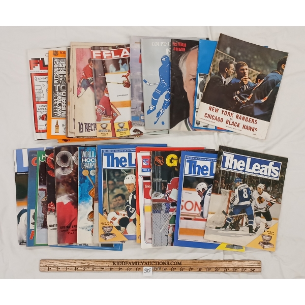 LOT OF 30 - NHL MAGAZINES & PROGRAMS