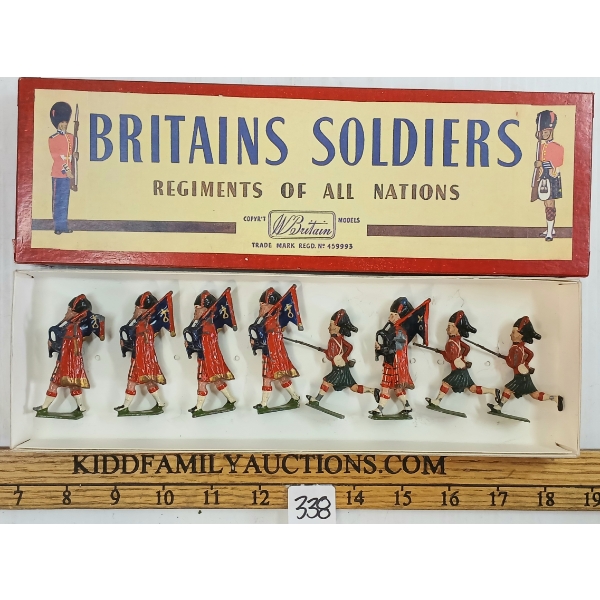 BRITAINS SOLDIERS LEAD FIGURES - NO. 69 SCOTS GUARDS PIPERS & SEAFORTH HIGHLANDERS
