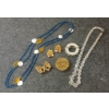 Image 4 : LOT OF 6 - COSTUME JEWELRY - BEADED NECKLACES, CLIP-ON EARRINGS & BROOCHES