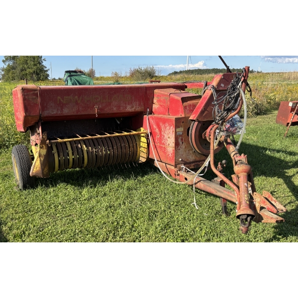 NEW HOLLAND HAYLINER 276 SQ BALER W/ THROWER