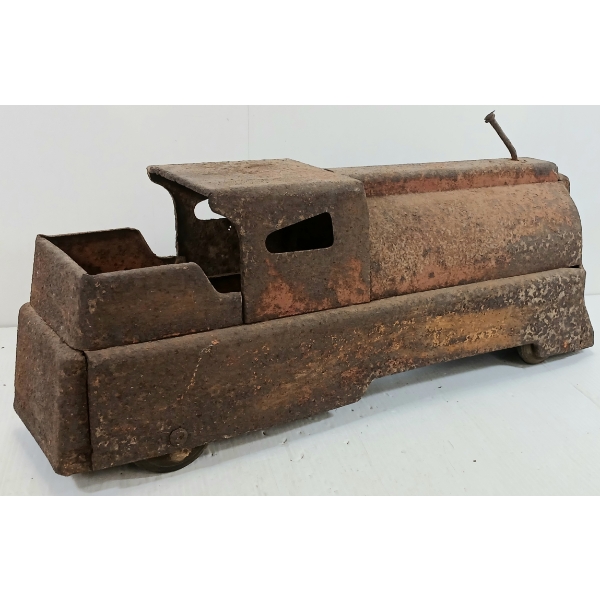 UNMARKED PRESSED STEEL LOCOMOTIVE ENGINE