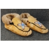 Image 4 : PAIR OF FLORAL BEADED MOCCASINS