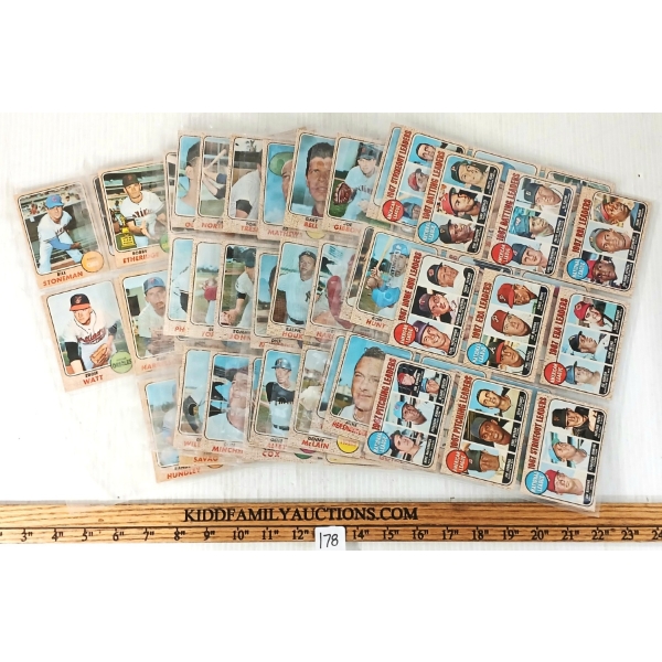 QTY OF 1968-1969 TOPPS BASEBALL CARDS - SENATORS, PHILLIES, BRAVES, YANKEES, ETC